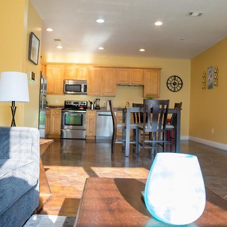 Serene 3Br Apartment 4Tvs Free Wi-Fi & Parking -E- Moss Point Exteriér fotografie