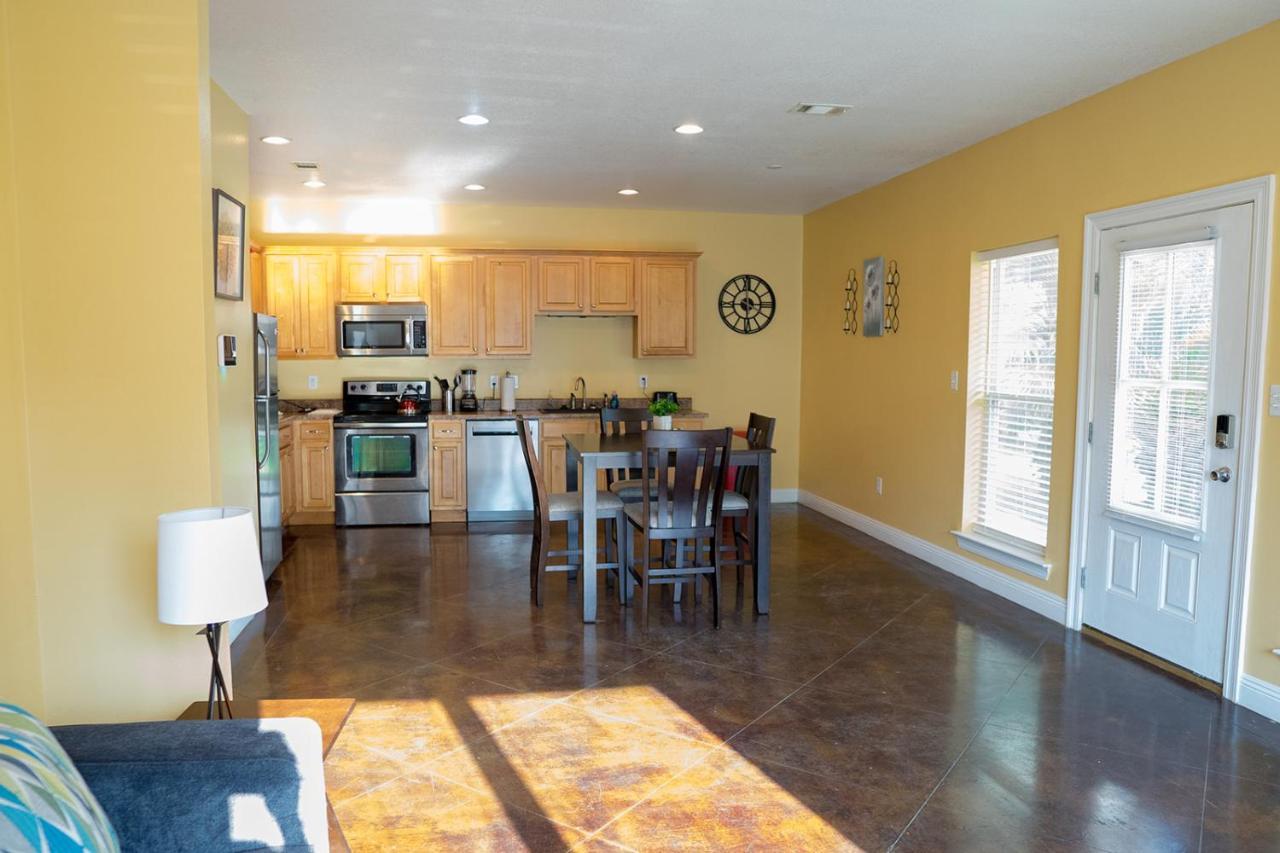 Serene 3Br Apartment 4Tvs Free Wi-Fi & Parking -E- Moss Point Exteriér fotografie