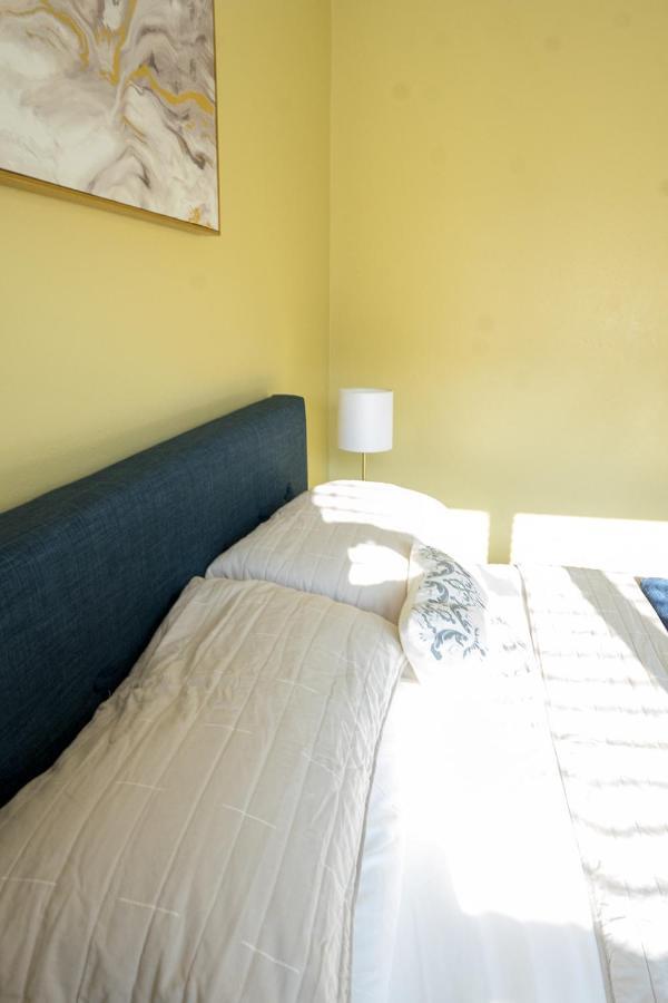 Serene 3Br Apartment 4Tvs Free Wi-Fi & Parking -E- Moss Point Exteriér fotografie